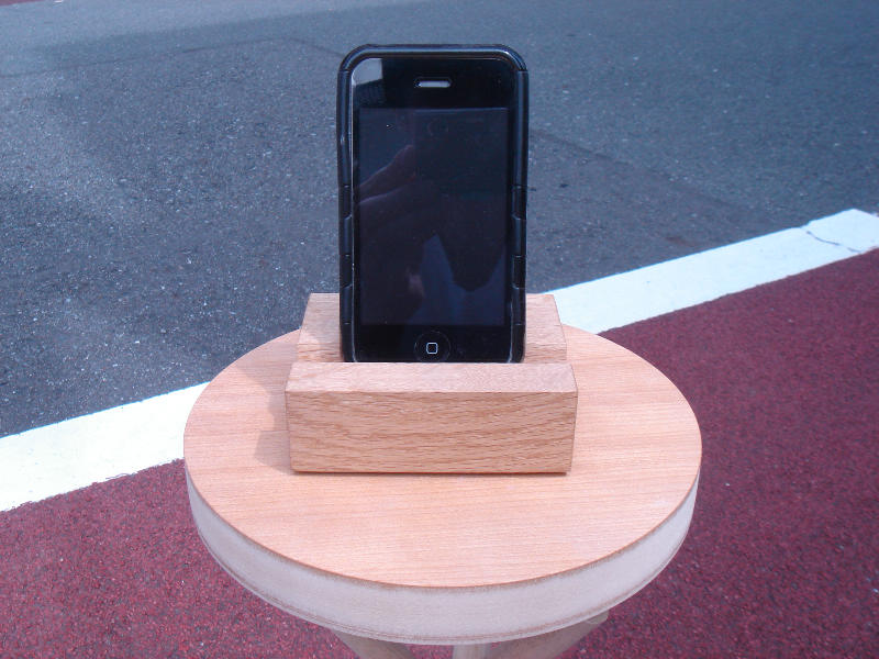 手作り小物 木製iphone用充電スタンド オーダー家具 オーダーキッチン 世田谷 株式会社ヨコヤマ